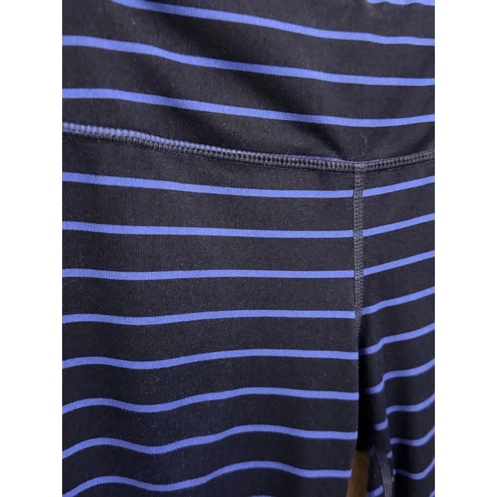 Athleta Chaturanga Navy Blue Striped Capri Leggings size medium